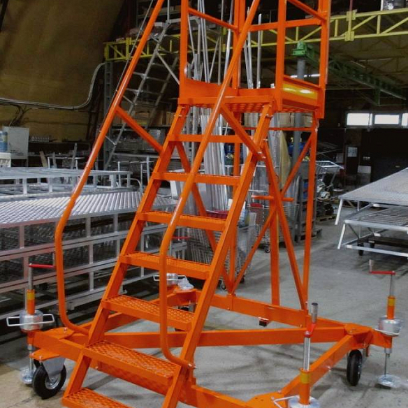 Стремянка передвижная алюминиевая авиационная СПА-А2 готовое изделие  с покрытием в сигнальный цвет